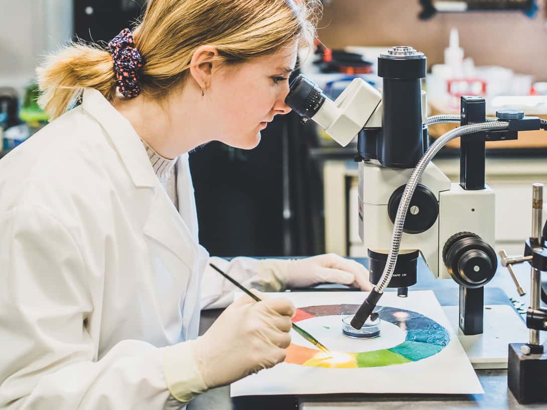 Andie Velazquez '19 in lab