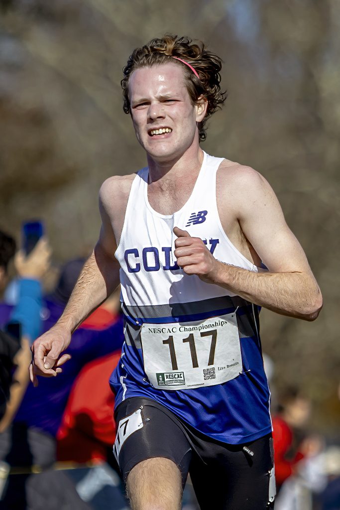 A track athlete advances forward.